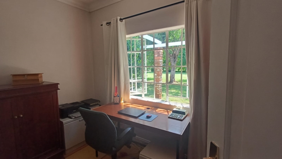 Commercial Property for Sale in Remhoogte AH North West